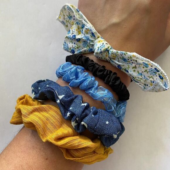 𝅺Set of 5 Scrunchies - Gold Denim Bow - Picture 1 of 2